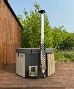 kubilas su hidromasažo sistema ir integruota krosnele