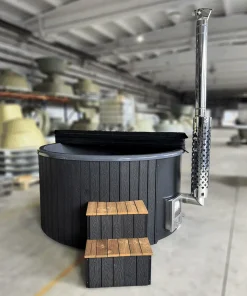 Alternative view of Stiklo pluošto kubilas su juoda WPC apdaila