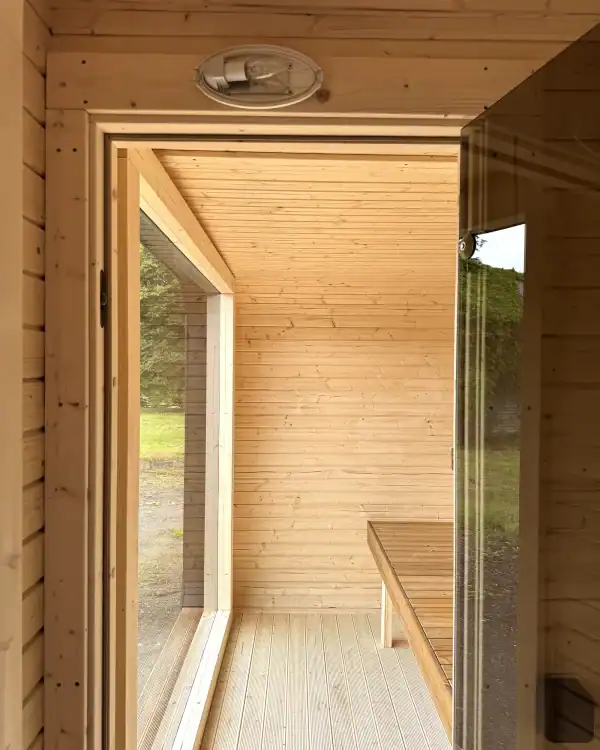Cube Wide pirties vidus su panoraminiu langu