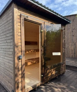 Pirtis su termo medienos gultais