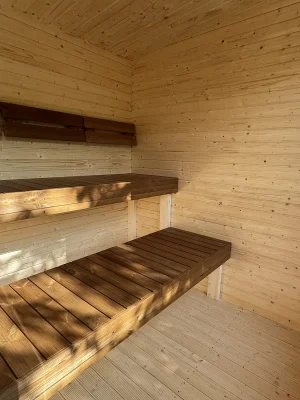 Pirties gultai iš termo medienos