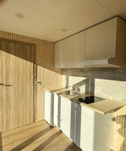 Modulinis namelis su thermo medienos apdaila