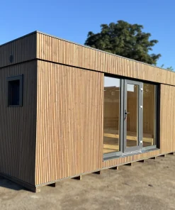 Modulinis namelis su thermo medienos apdaila