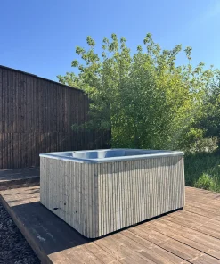 Elektra šildomas 3D Granite kubilas su jacuzzi patirtimi.