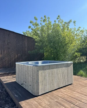 Elektra šildomas 3D Granite kubilas su jacuzzi patirtimi.