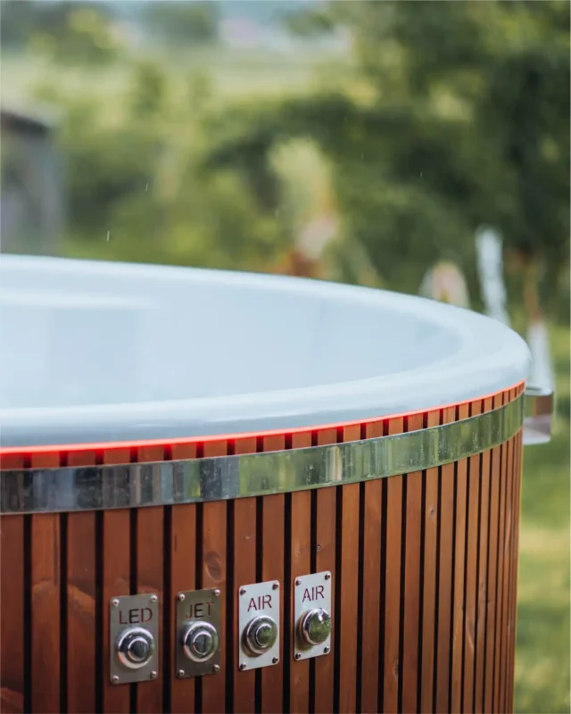 LED juosta aplink stiklo pluošto kubilą