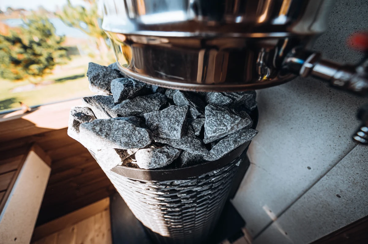 Pirties akmenys malkinėje krosnelėje