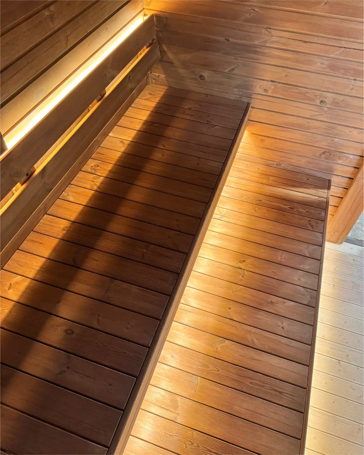 TAVO pirties termo medienos gultai ir LED apšvietimas