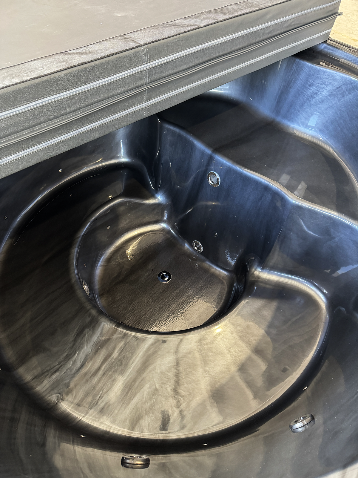 Akrilinis lauko kubilas Black Marble Deluxe - Image 3